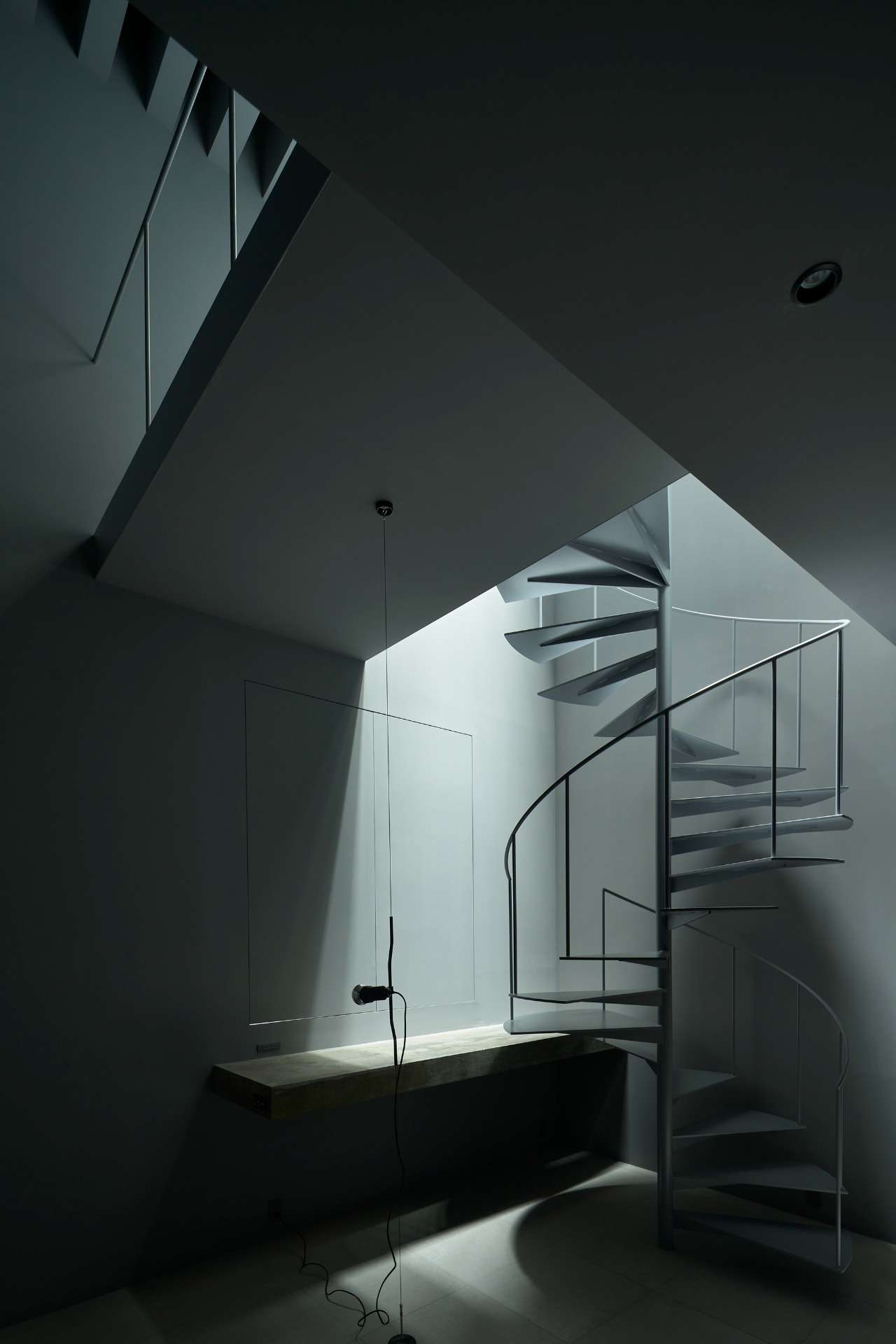 DARK HOUSE
