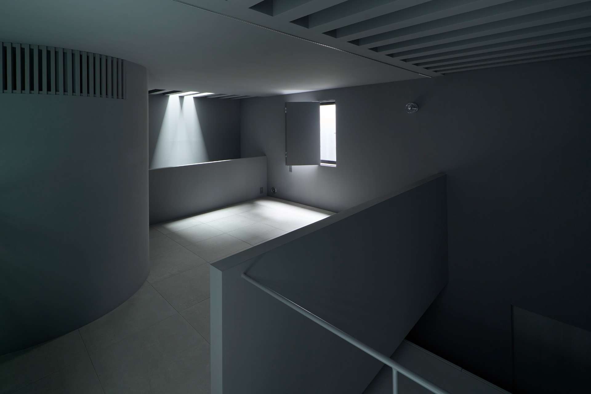 DARK HOUSE