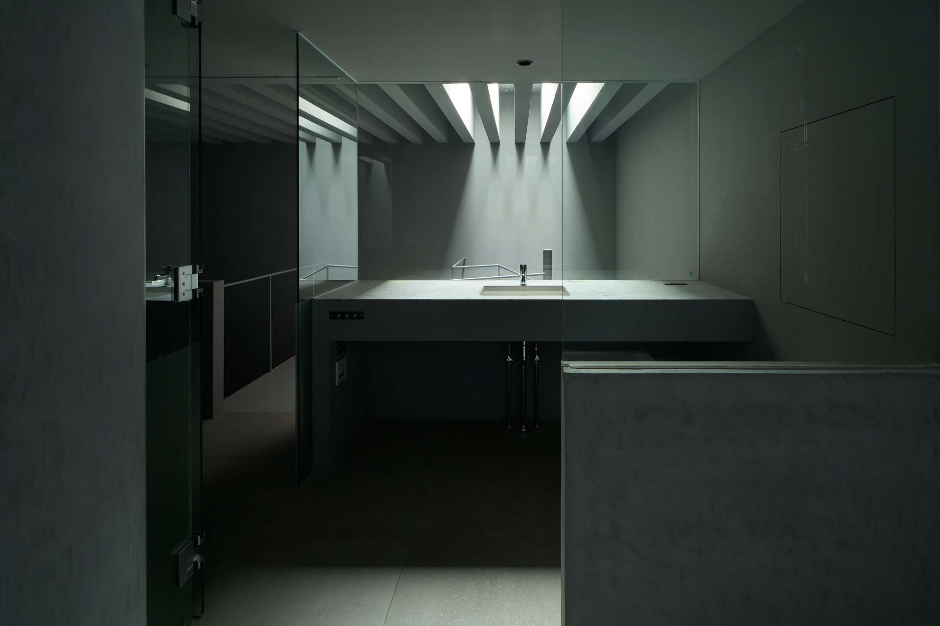 DARK HOUSE
