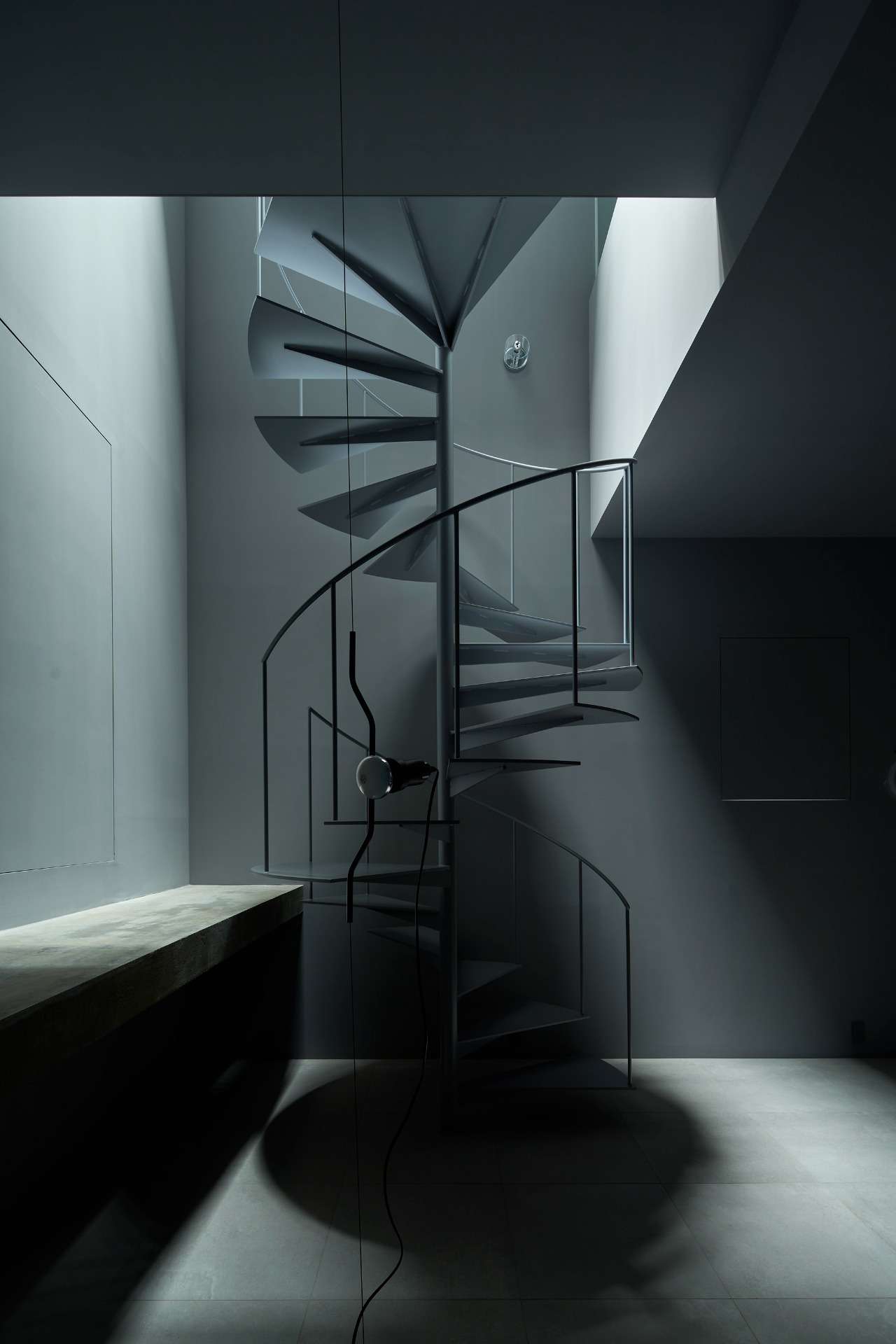 DARK HOUSE