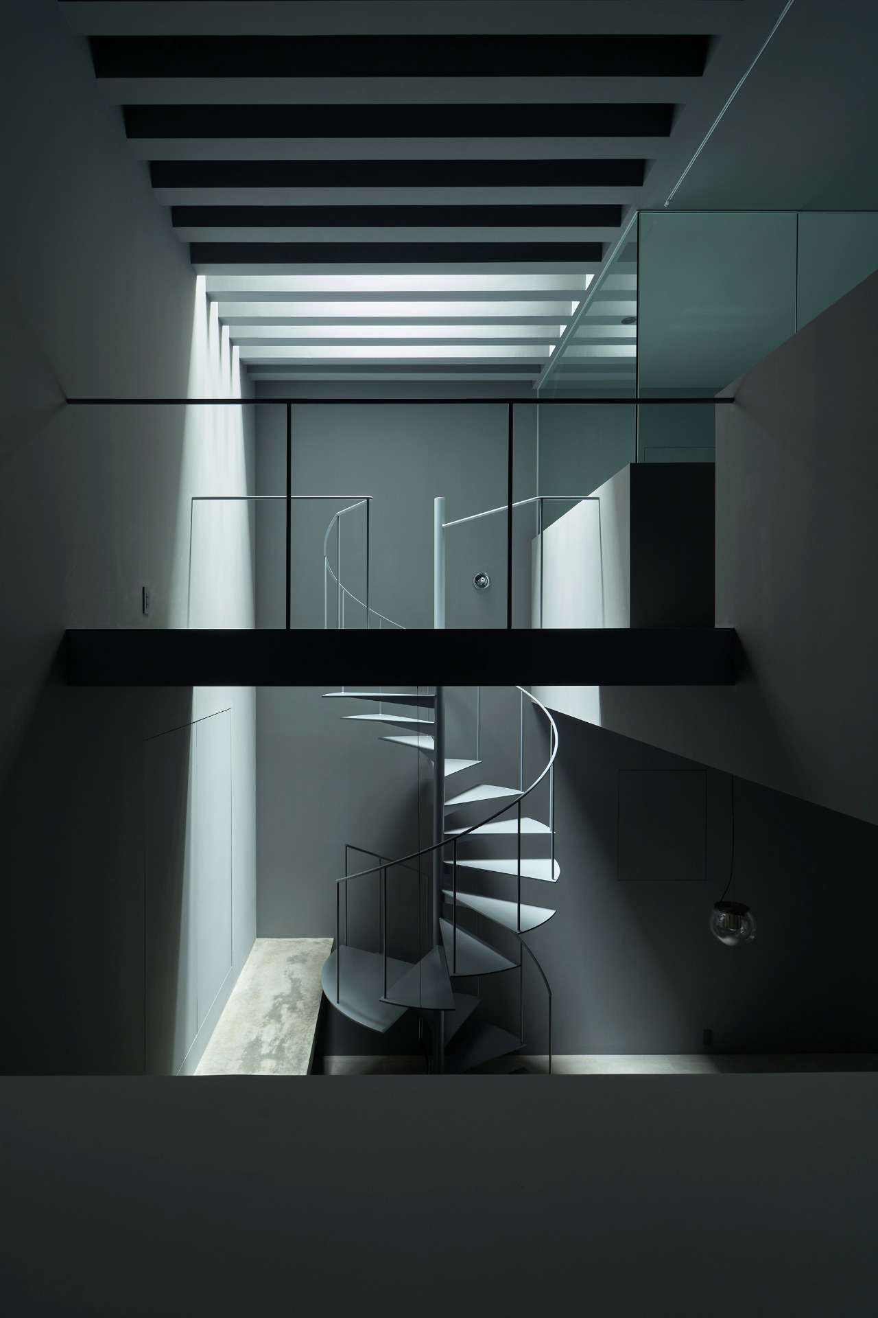 DARK HOUSE