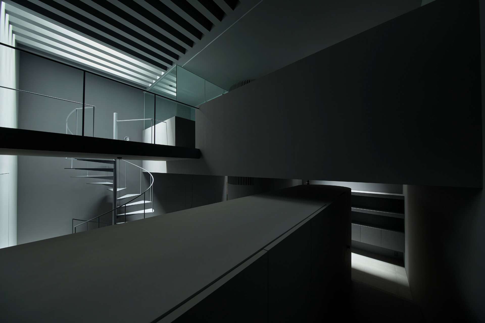 DARK HOUSE
