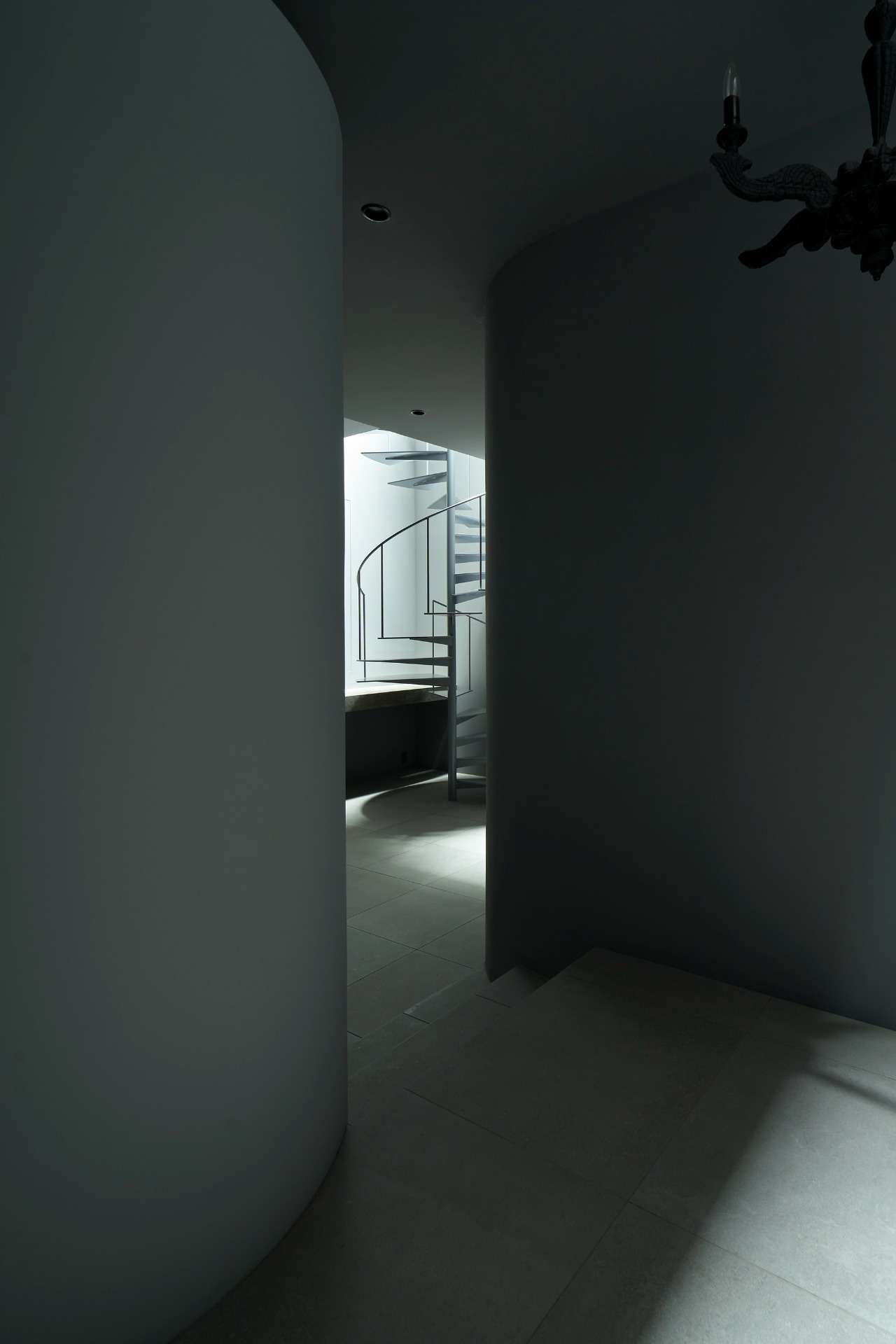 DARK HOUSE
