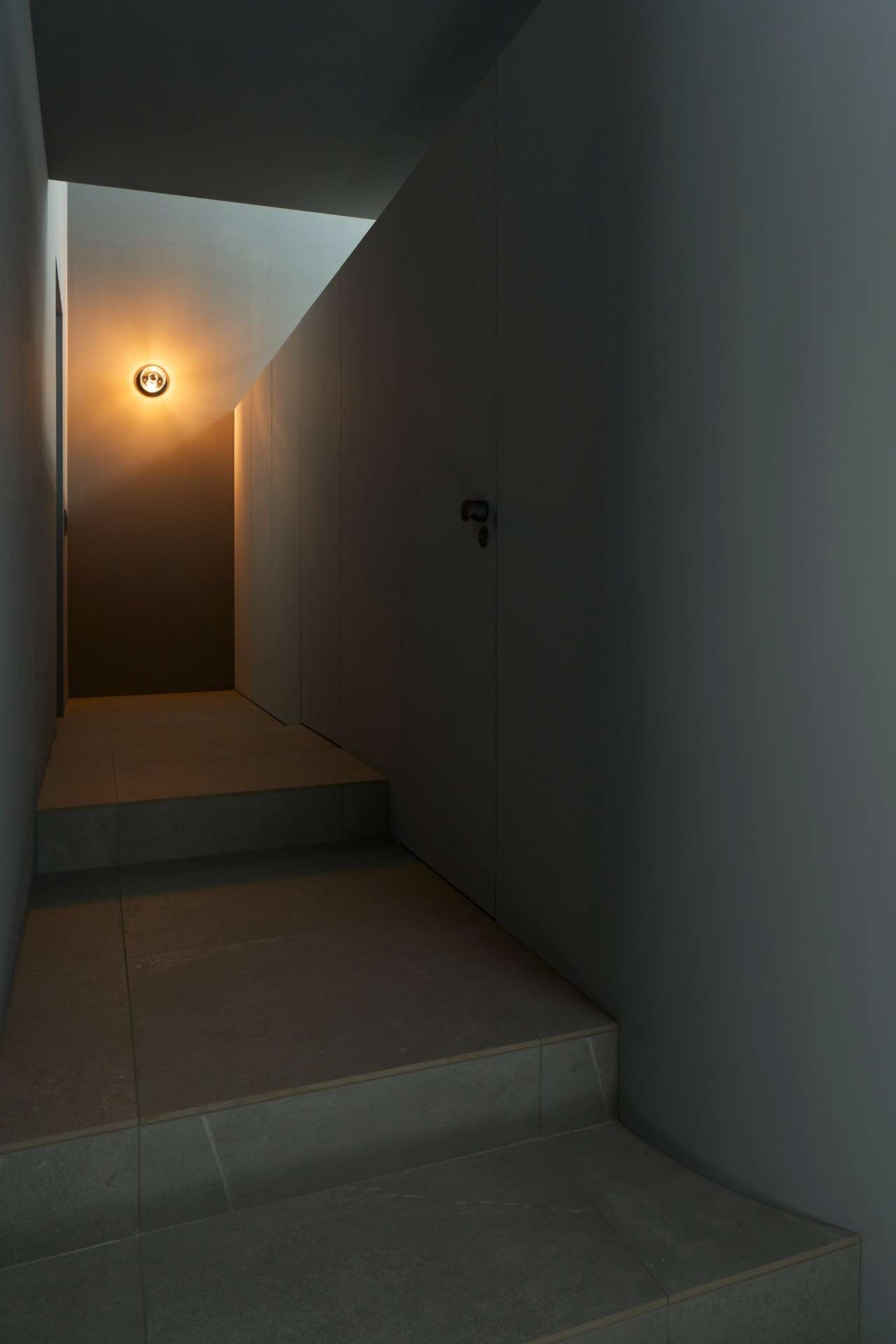DARK HOUSE