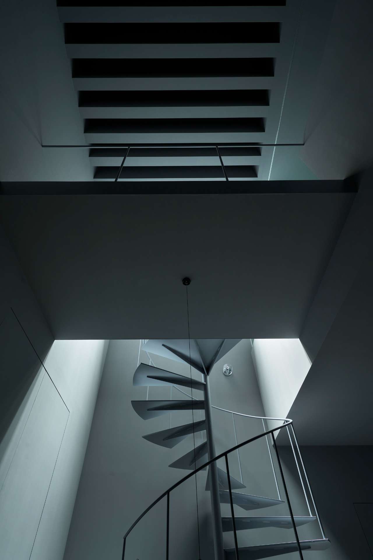 DARK HOUSE